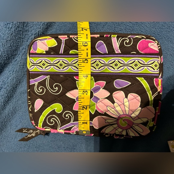 Vera Bradley Floral Quilted Mini IPad Tablet Cover Bag with Zipper Close. Used - Picture 6 of 6